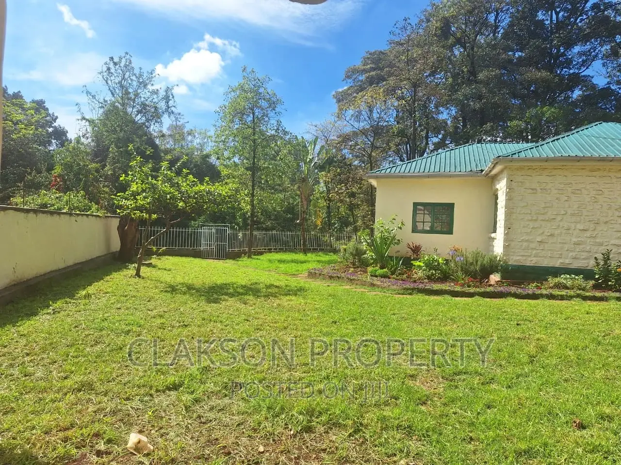4-Bedroom Townhouse/Terrace in Prime Location - State House Road in State House Area