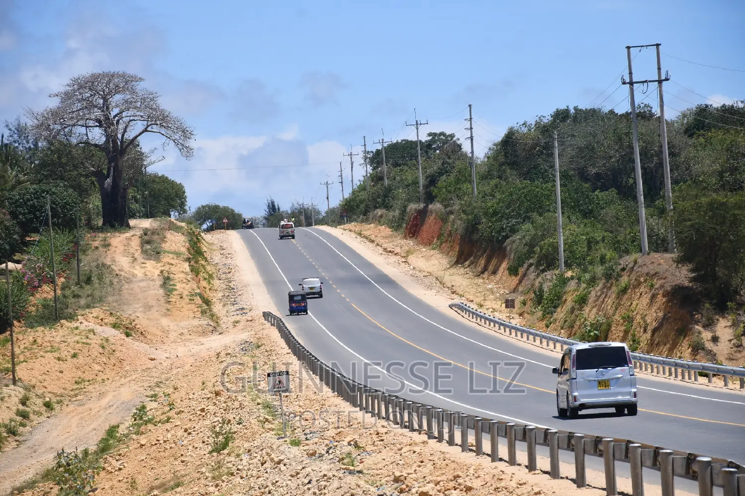 Mavueni 2nd Row - MLD Highway: Prime Location Near Mavueni Center - Accessible in Mnarani