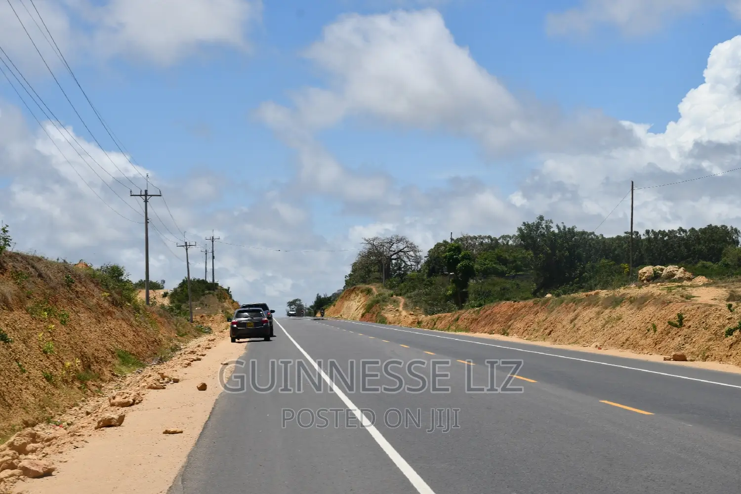 Mavueni 2nd Row - MLD Highway: Prime Location Near Mavueni Center - Accessible in Mnarani