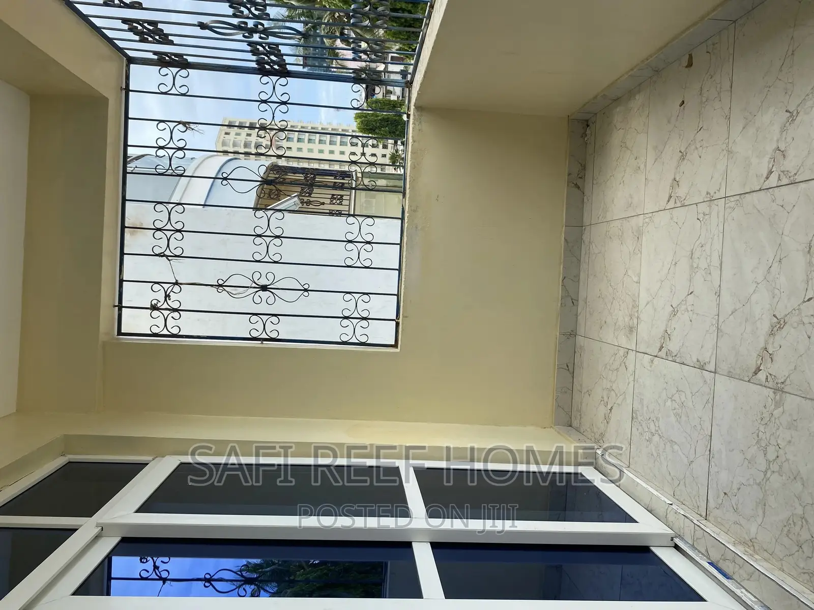 Tudor 3-Bedroom Apartment for Your Convenience in Tudor