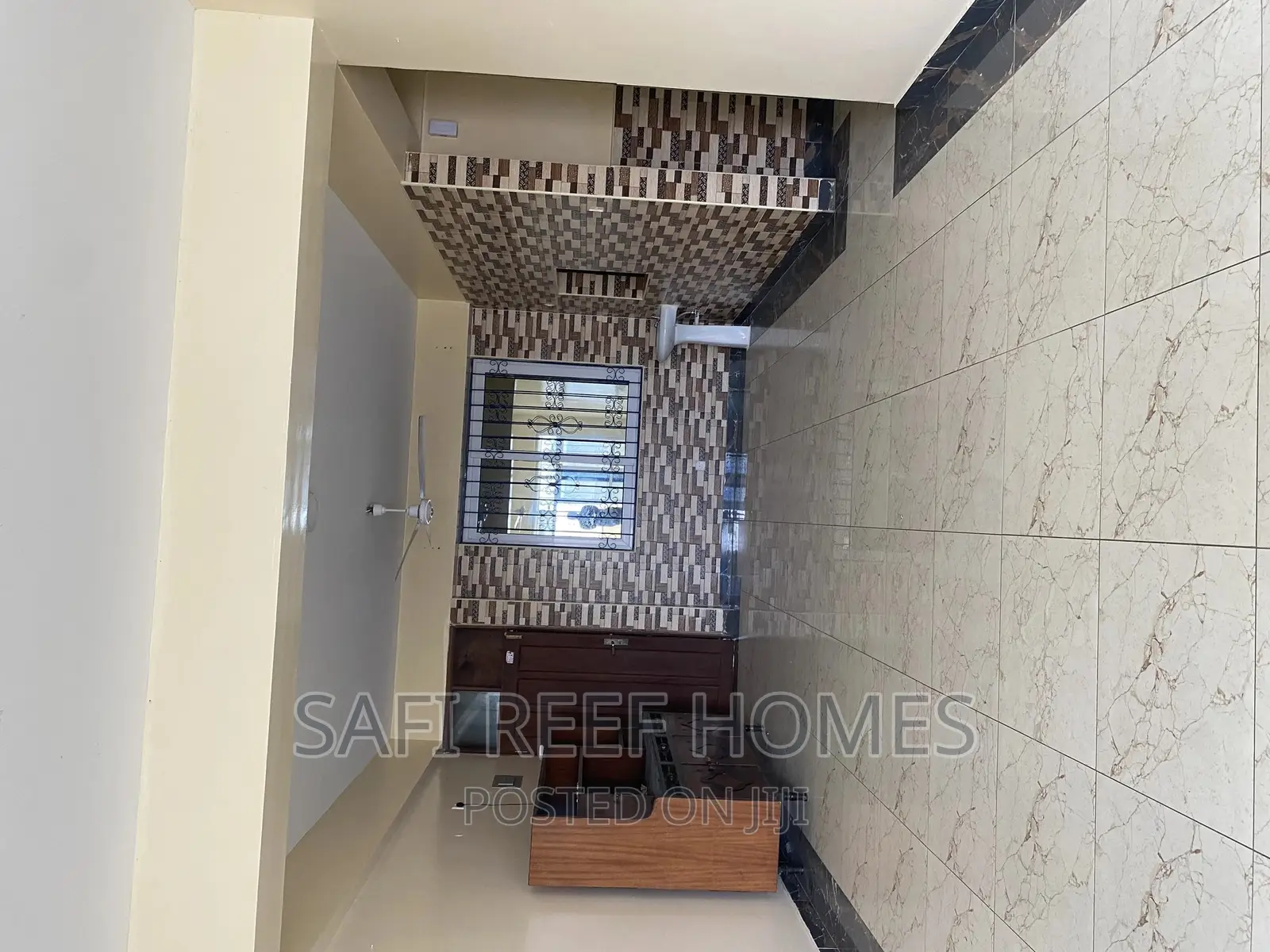 Tudor 3-Bedroom Apartment for Your Convenience in Tudor