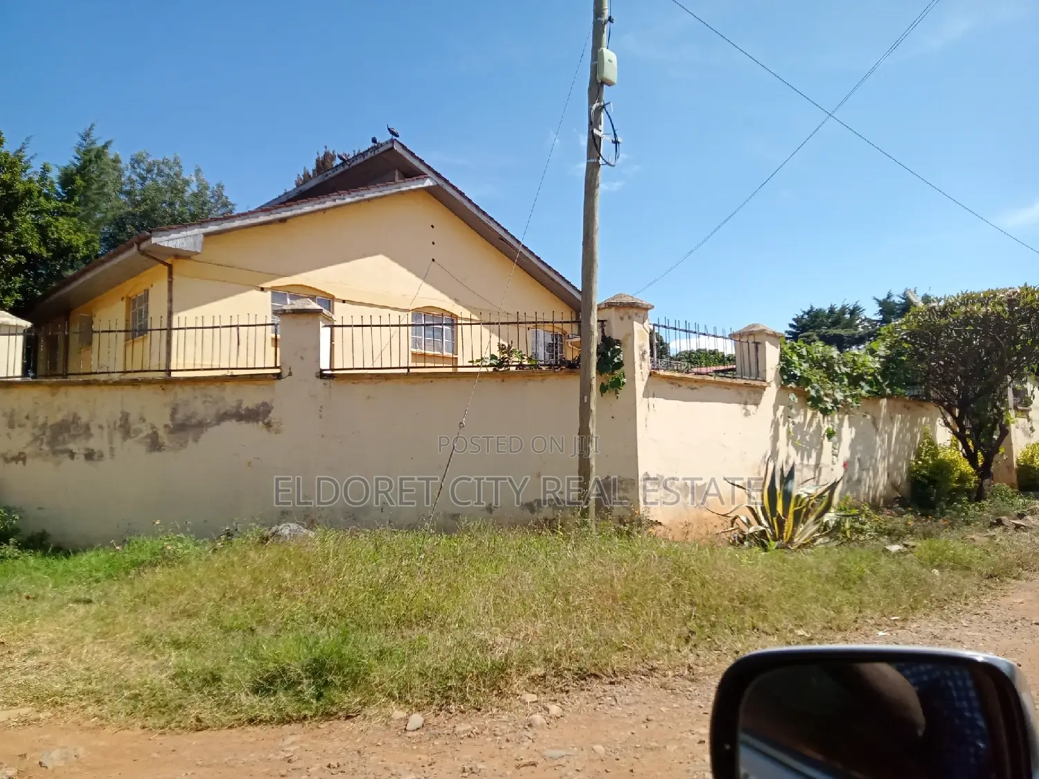 1/4 Acre Plot with 4-Bedroom House and Separate 3-Bedroom Residence in Eldoret CBD