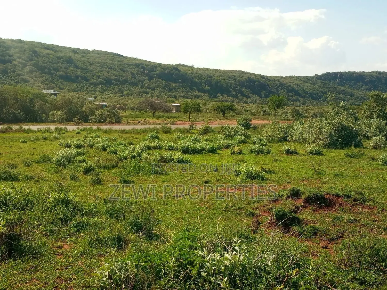Kimuka's Prime Real Estate: 50*100 Plot for Sale - Don't Miss Out in Kibiku