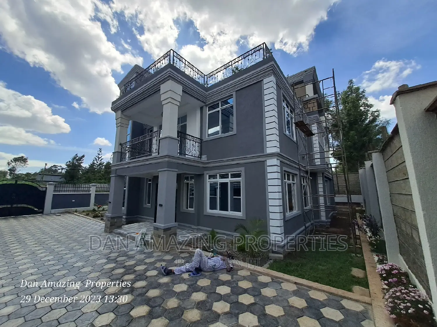 Impressive 6-Bedroom Villa in Ol Keri - For Sale in Ol Keri