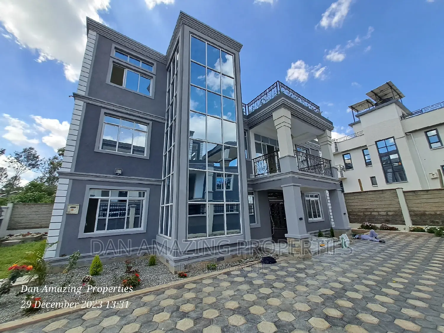 Impressive 6-Bedroom Villa in Ol Keri - For Sale in Ol Keri