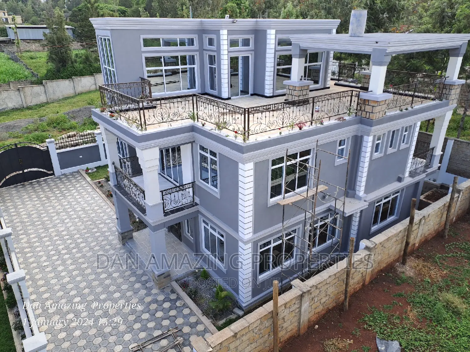 Impressive 6-Bedroom Villa in Ol Keri - For Sale in Ol Keri