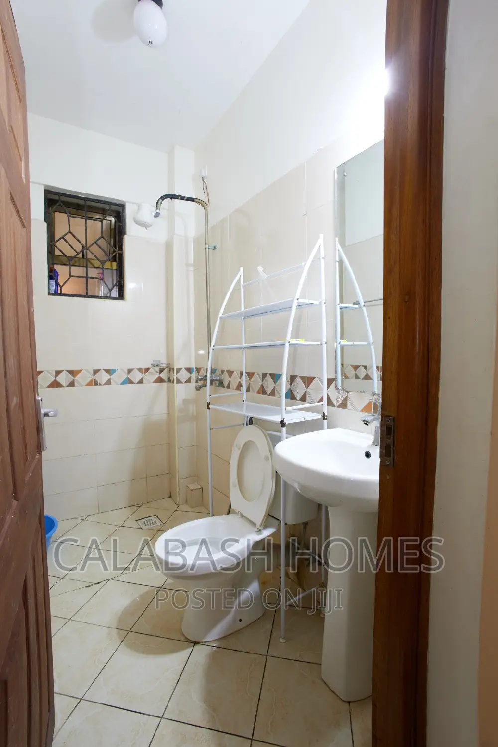 2BR Airbnb on Nyali Rd, VOK - AC, Parking, and a Convenient Location in Bombolulu