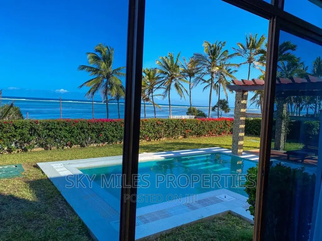 Spacious 4-Bedroom Villa in Sultan Palace, Kikambala - Up for Sale in Kikambala