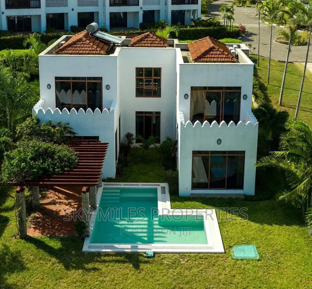 Spacious 4-Bedroom Villa in Sultan Palace, Kikambala - Up for Sale in Kikambala
