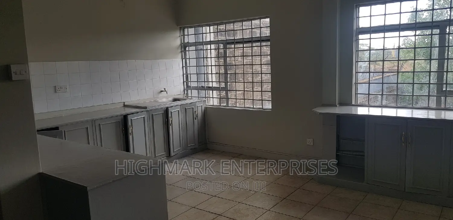 Commercial Space: 9000 Sq Ft for Lease Immediately in City Cabanas
