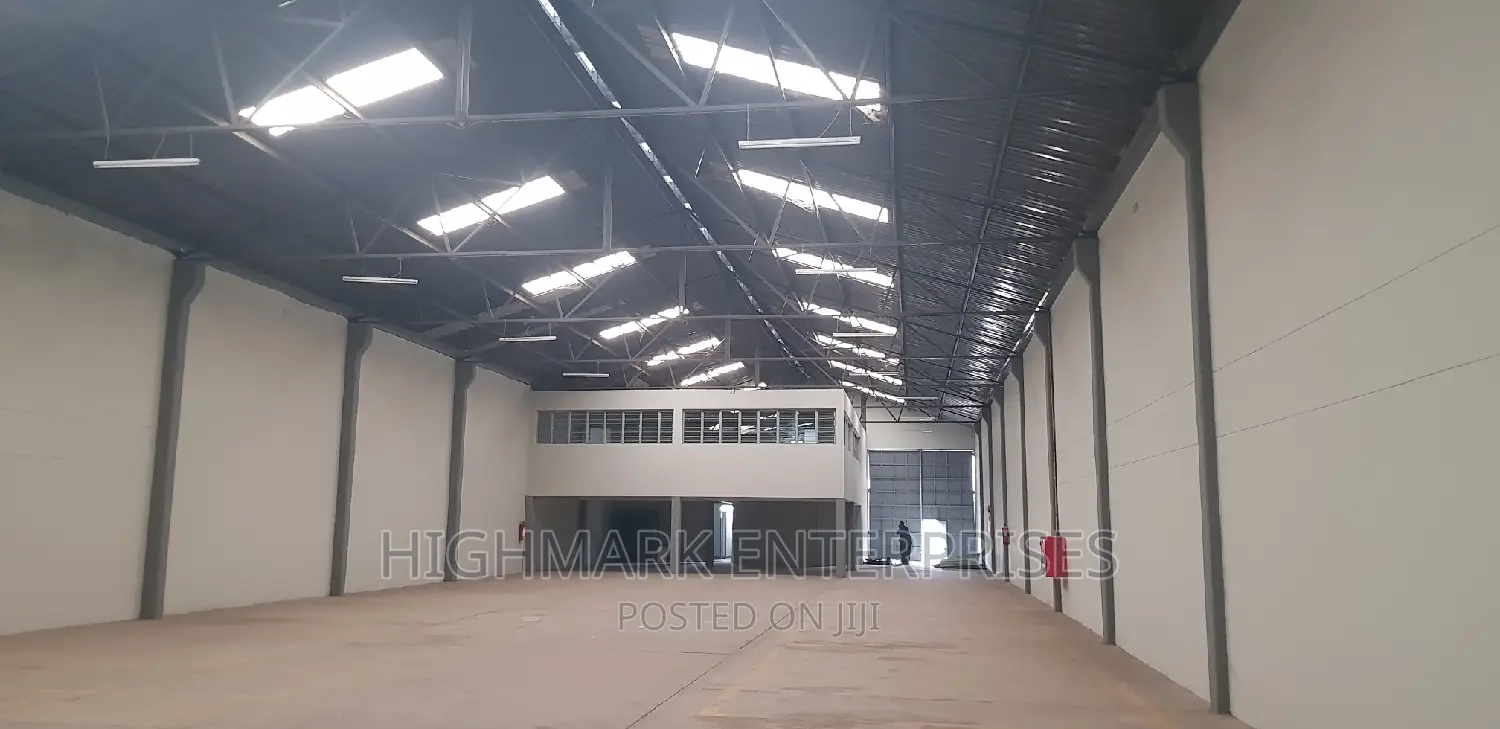 Commercial Space: 9000 Sq Ft for Lease Immediately in City Cabanas
