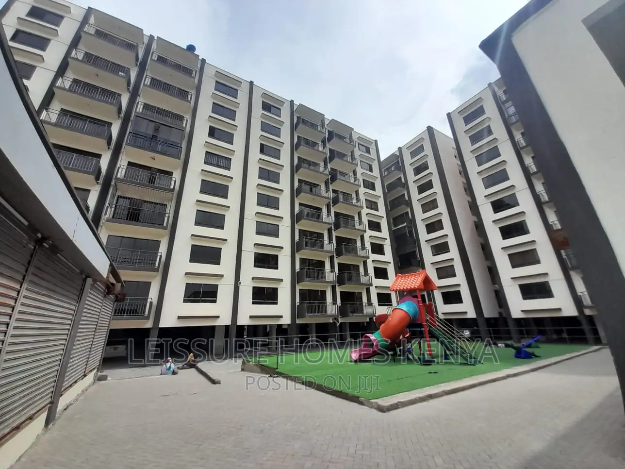 3-Bedroom Flat in Gateway Mall - Perfect Home for Sale Today in Gateway Mall Area