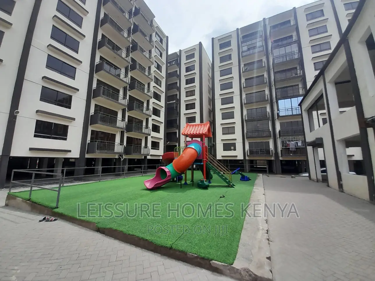 3-Bedroom Flat in Gateway Mall - Perfect Home for Sale Today in Gateway Mall Area