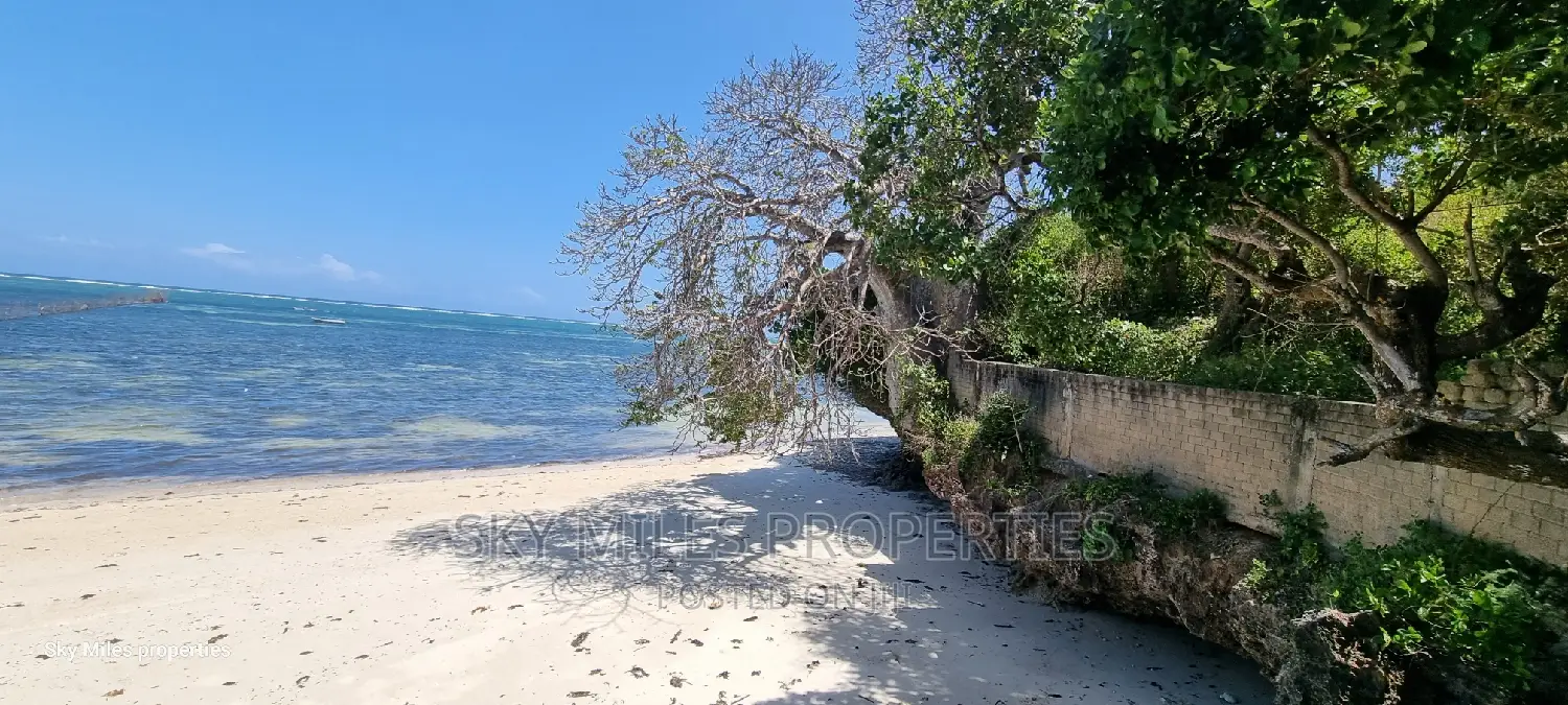 Spacious 4-Bedroom Villa in Kanamai, Kikambala for Sale - Furnished in Kikambala