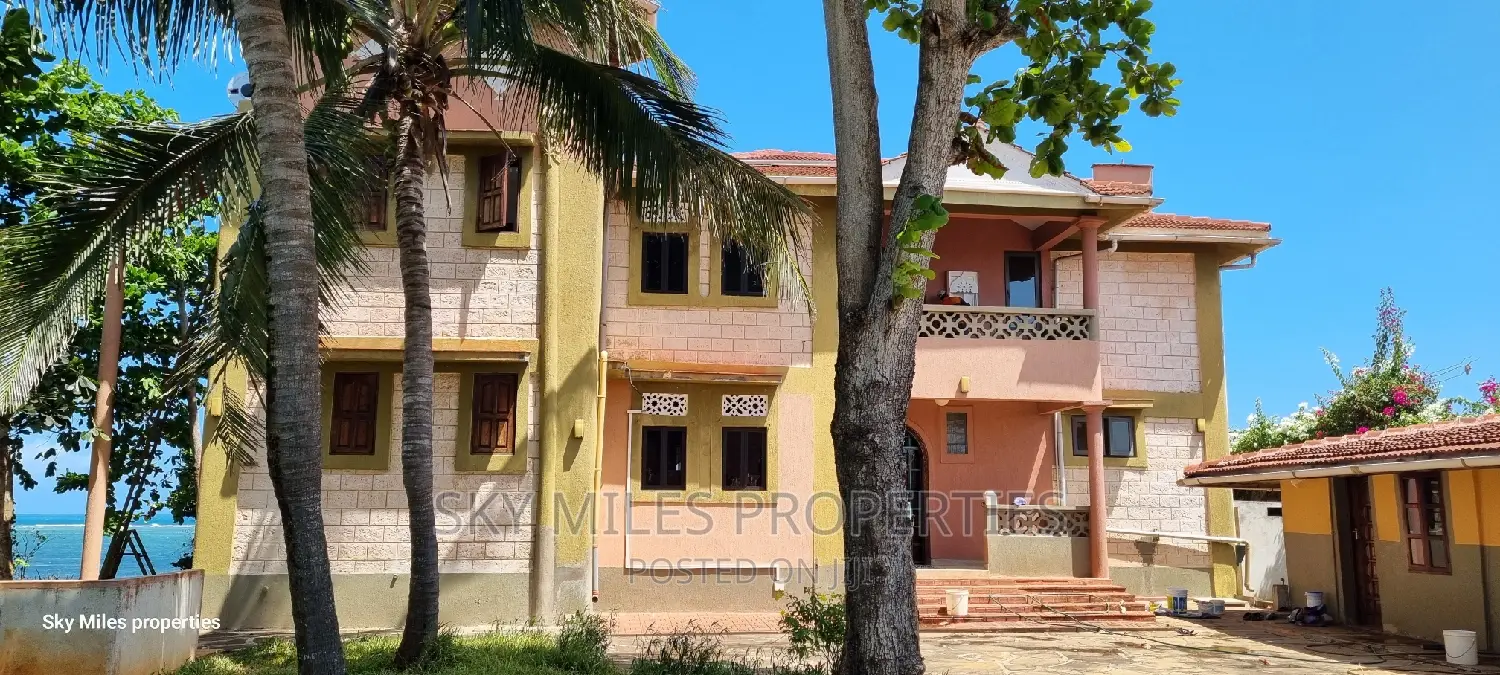 Spacious 4-Bedroom Villa in Kanamai, Kikambala for Sale - Furnished in Kikambala
