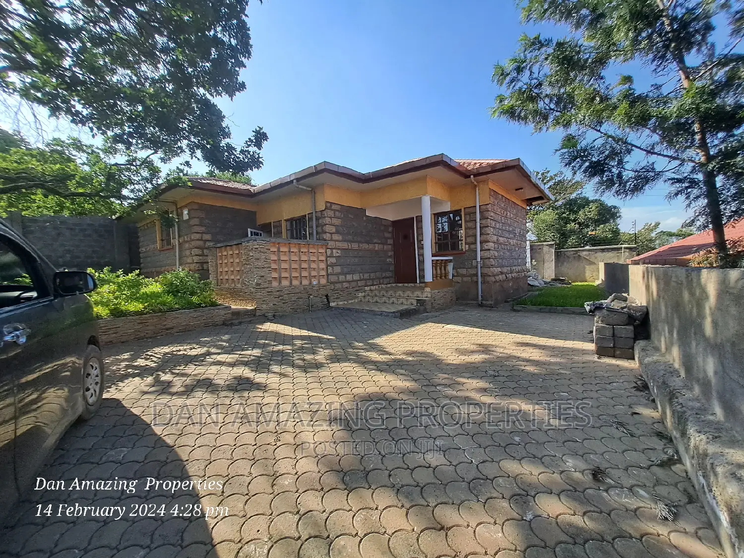Bungalow with 3 Bedrooms in Sought-After Merisho Meadow in Merisho
