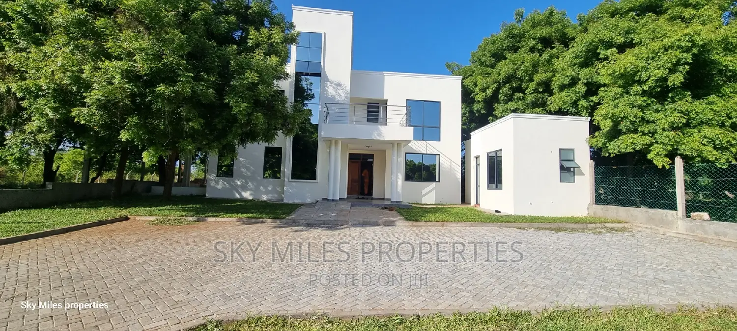 Vipingo: 4-Bedroom Villa in Kuruwitu - For Sale in Vipingo