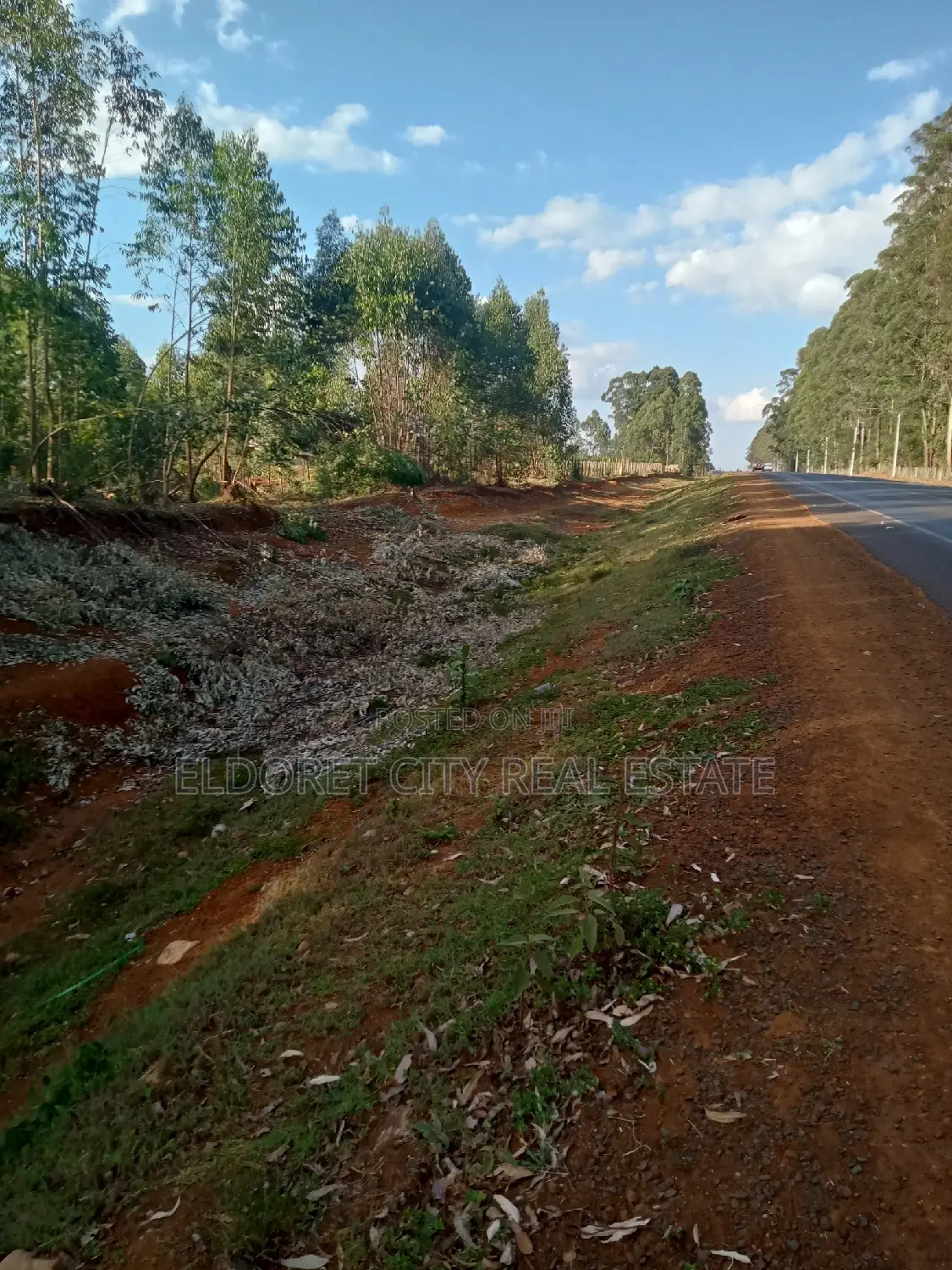 One Acre Plus 1/4 Kapseret Touching Tarmac in Kapsuswa