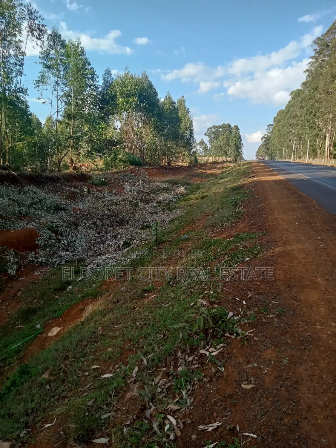 One Acre Plus 1/4 Kapseret Touching Tarmac in Kapsuswa