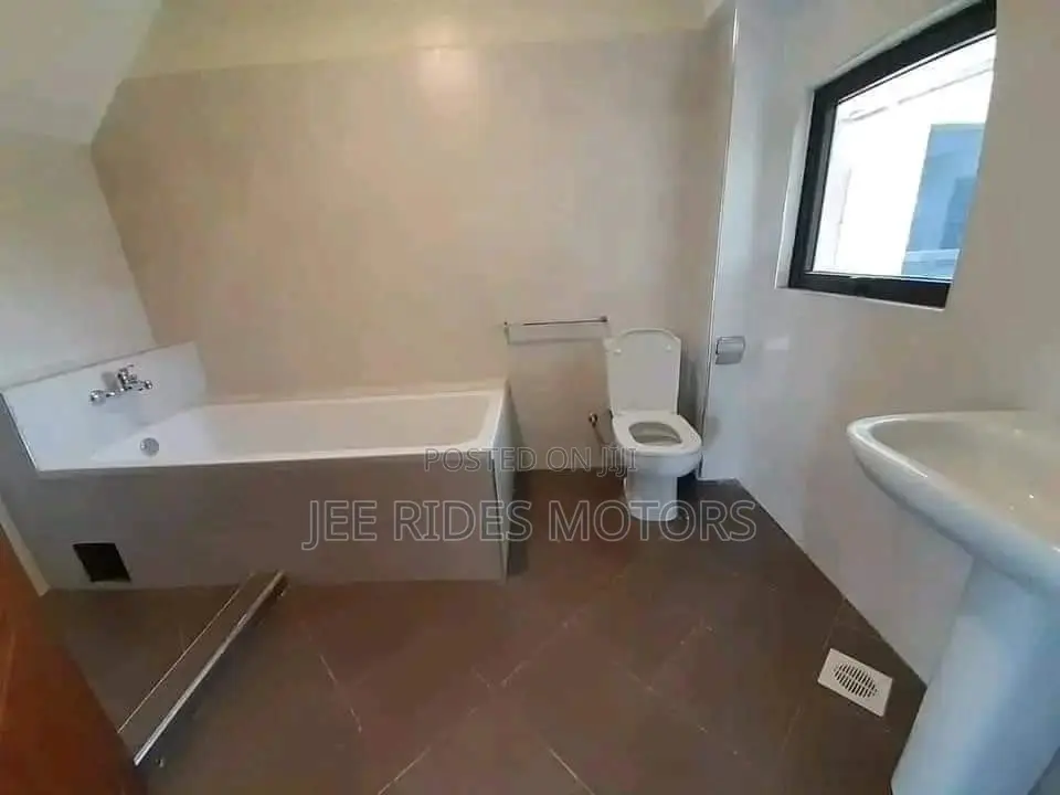 Furnished 5-bedroom Maisonette in Nairobi Central's Gateway Mall up for sale in Nairobi Central