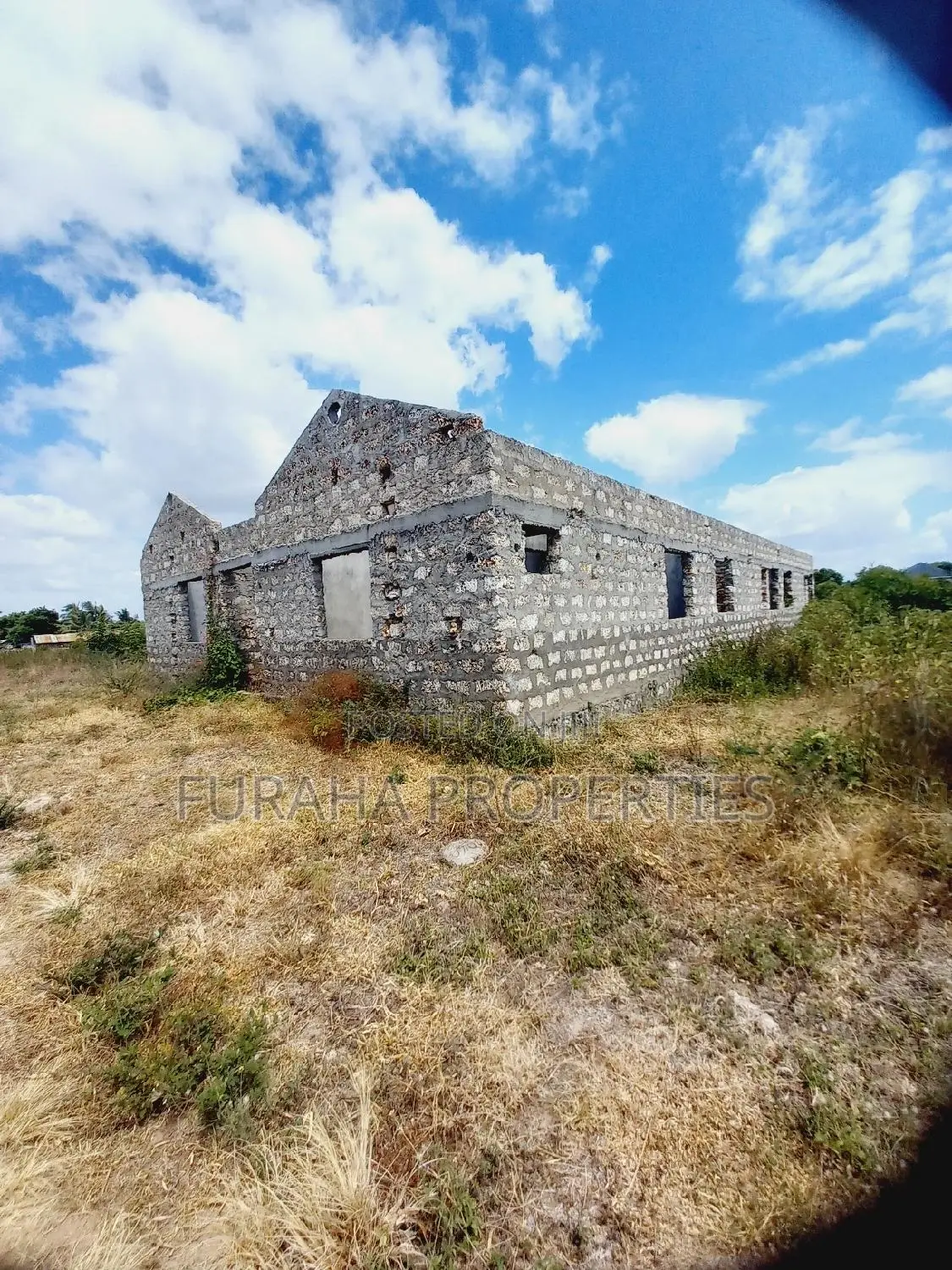 8-Bedroom Bungalow for Sale in Kikambala, Kenya in Kikambala