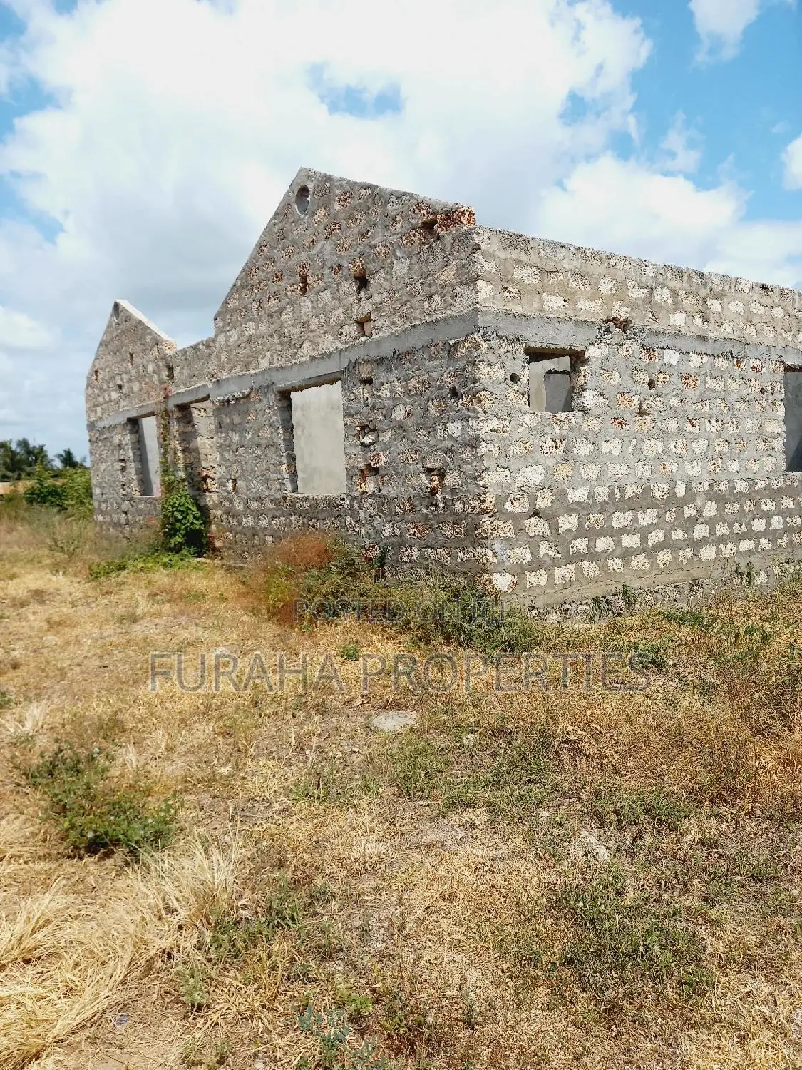 8-Bedroom Bungalow for Sale in Kikambala, Kenya in Kikambala