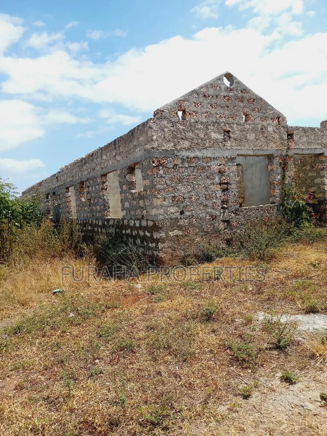 8-Bedroom Bungalow for Sale in Kikambala, Kenya in Kikambala