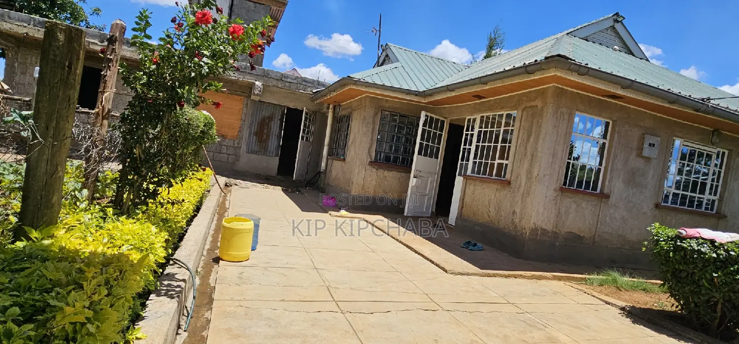 Bungalow with 5 Bedrooms in Elgonview - For Sale in Elgon View