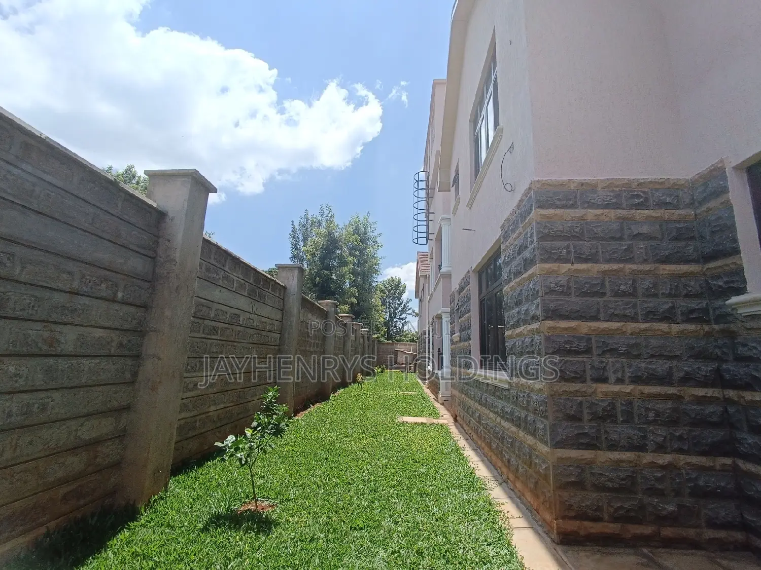 Thome Estate: 3-Bedroom House for Rent, Move-In Ready in Thome