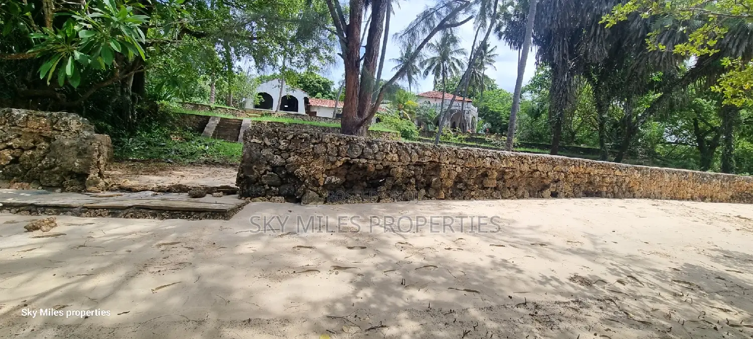 Serene Beachfront 1/4 Acre Plot in Serena - For Sale Immediately! in Shanzu