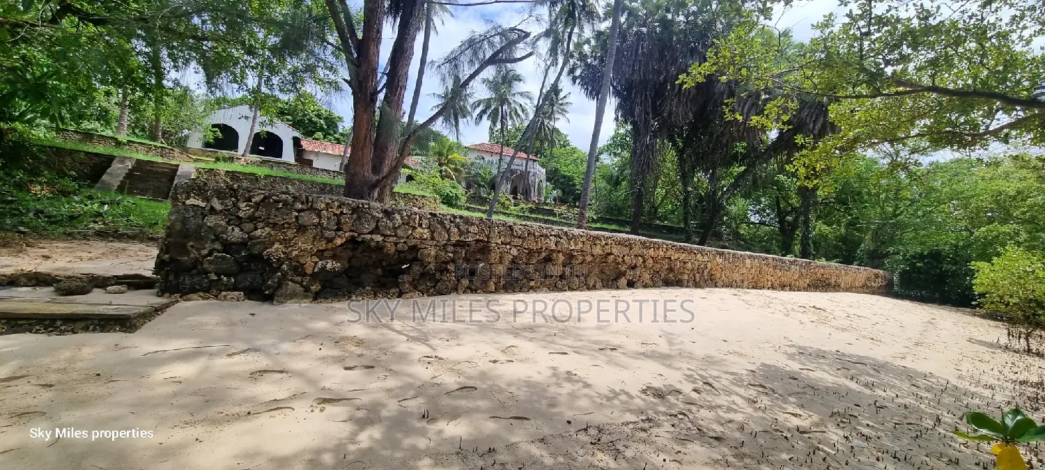 Serene Beachfront 1/4 Acre Plot in Serena - For Sale Immediately! in Shanzu