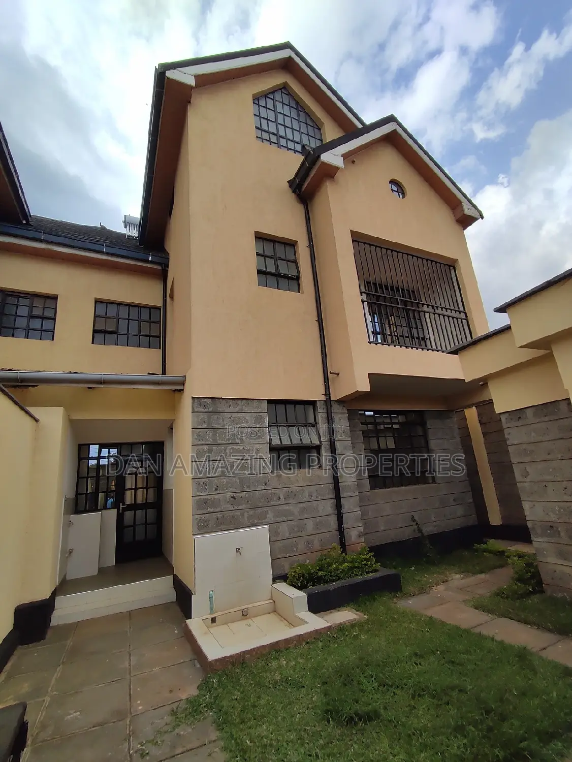 Spacious 4-bedroom Townhouse/Terrace in Kiambaa with DSQ available for purchase in Zambezi/Sigona