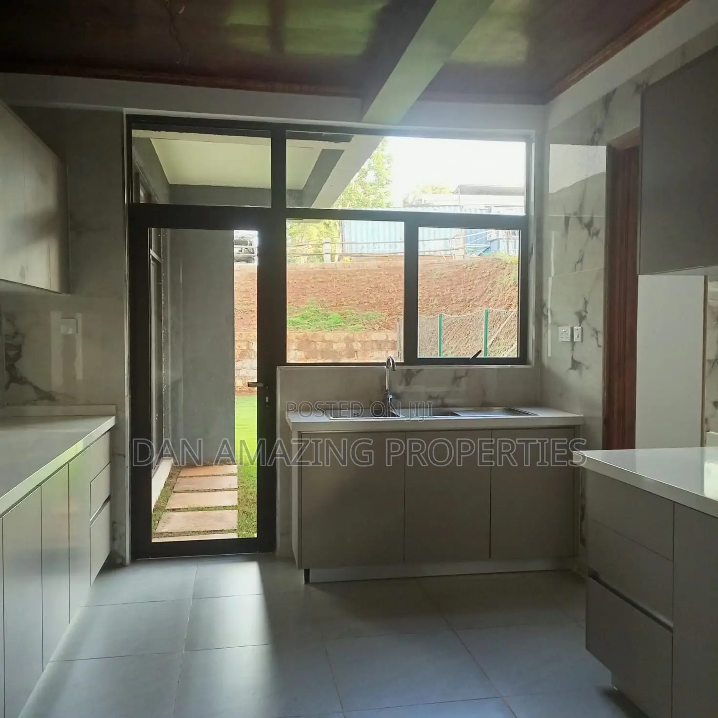 Townhouse/Terrace with 4 Bedrooms on Kiambu Road - Includes DSQ - For Sale in Kiambu / Kiambu 