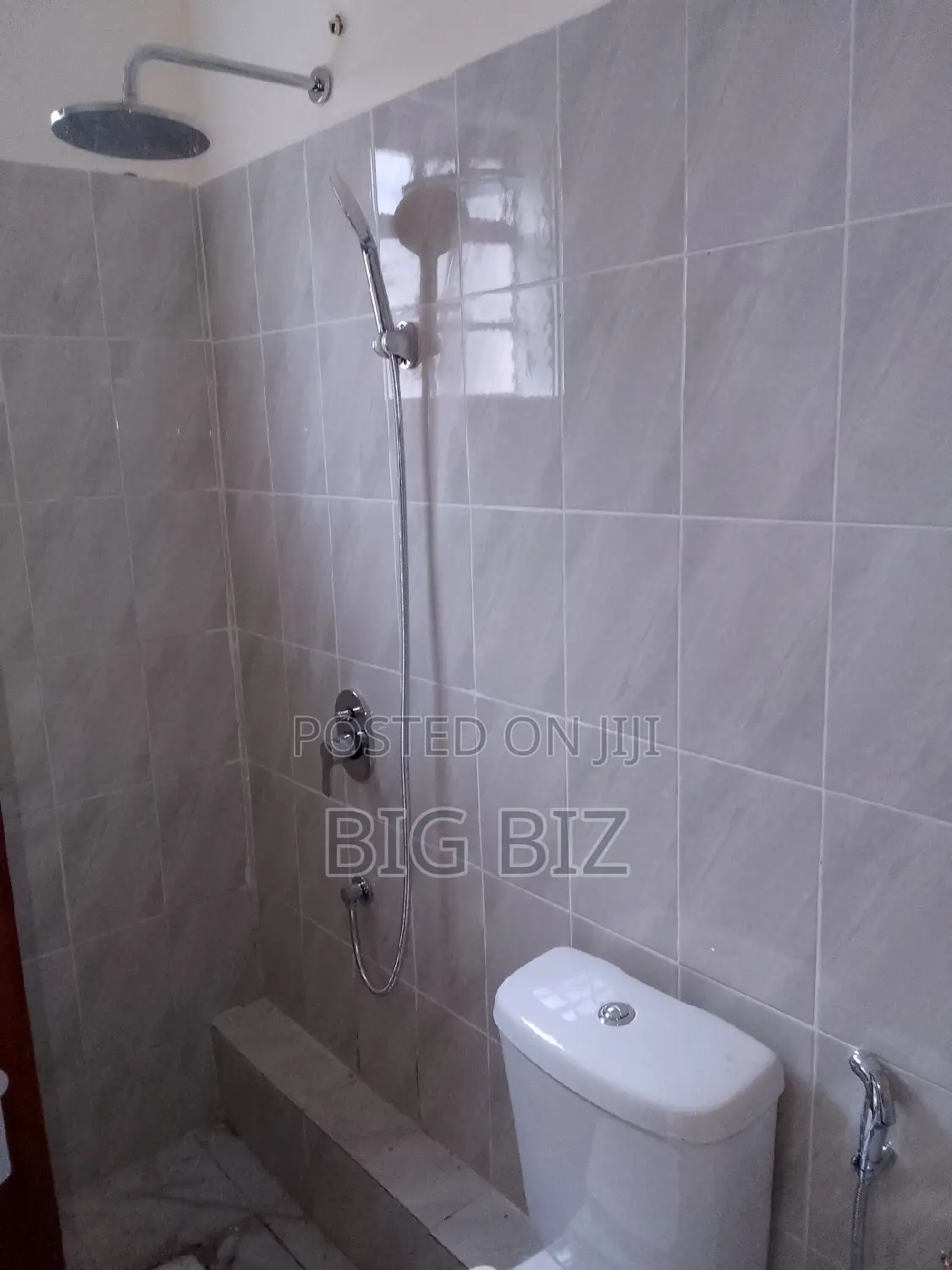 Modern 3-bedroom Maisonette in Donholm's prime location in Donholm