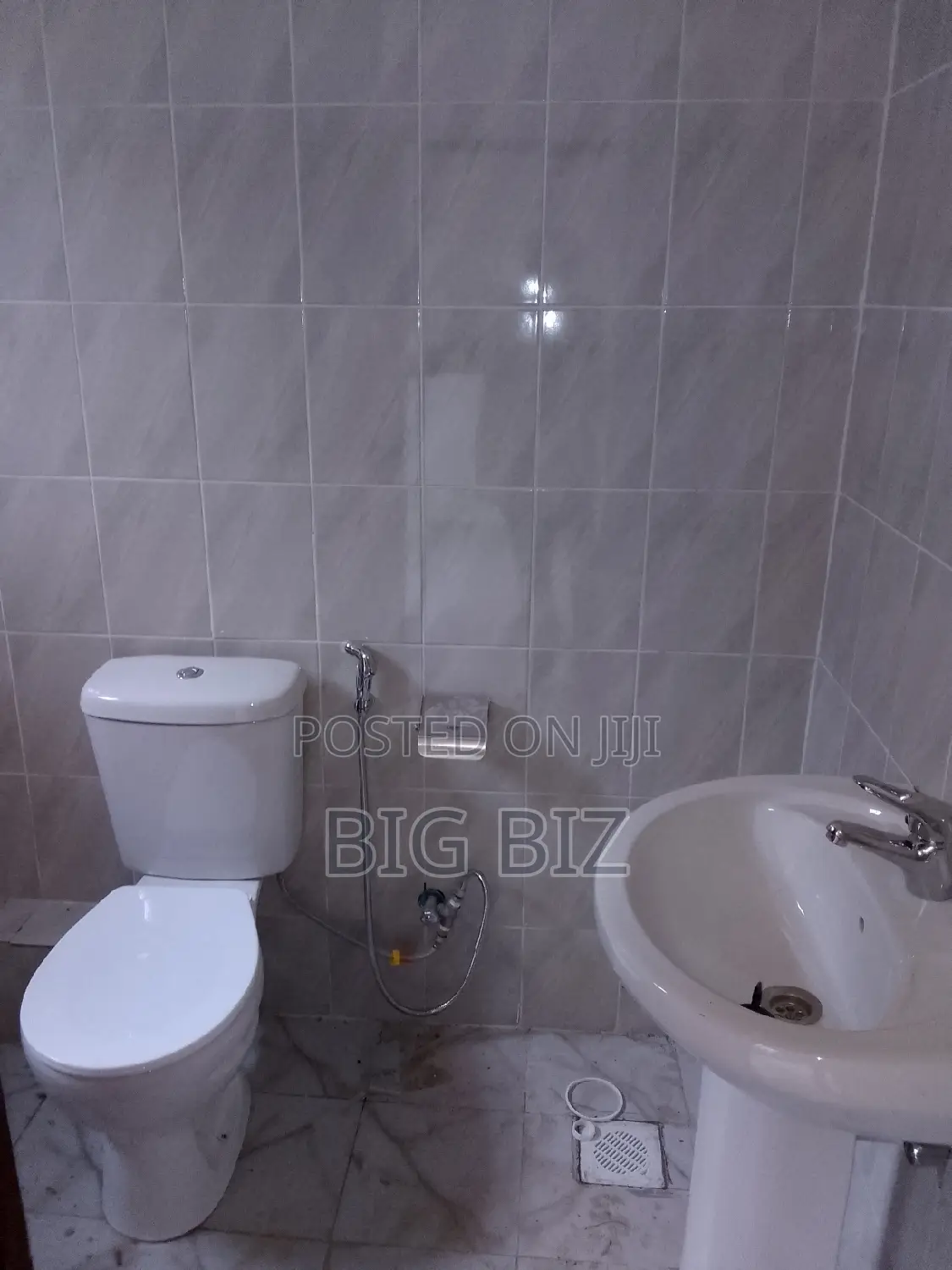 Modern 3-bedroom Maisonette in Donholm's prime location in Donholm