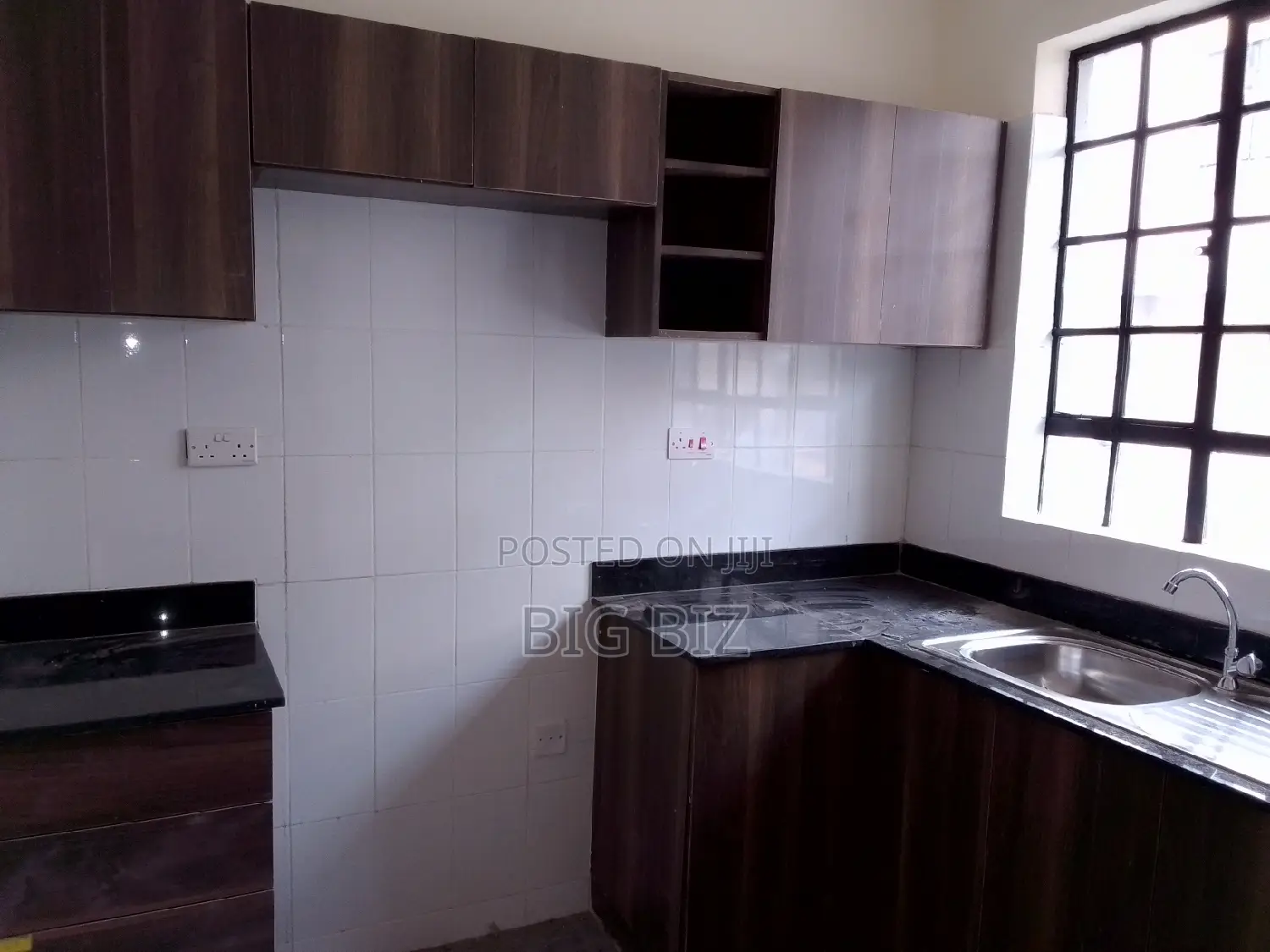 Modern 3-bedroom Maisonette in Donholm's prime location in Donholm