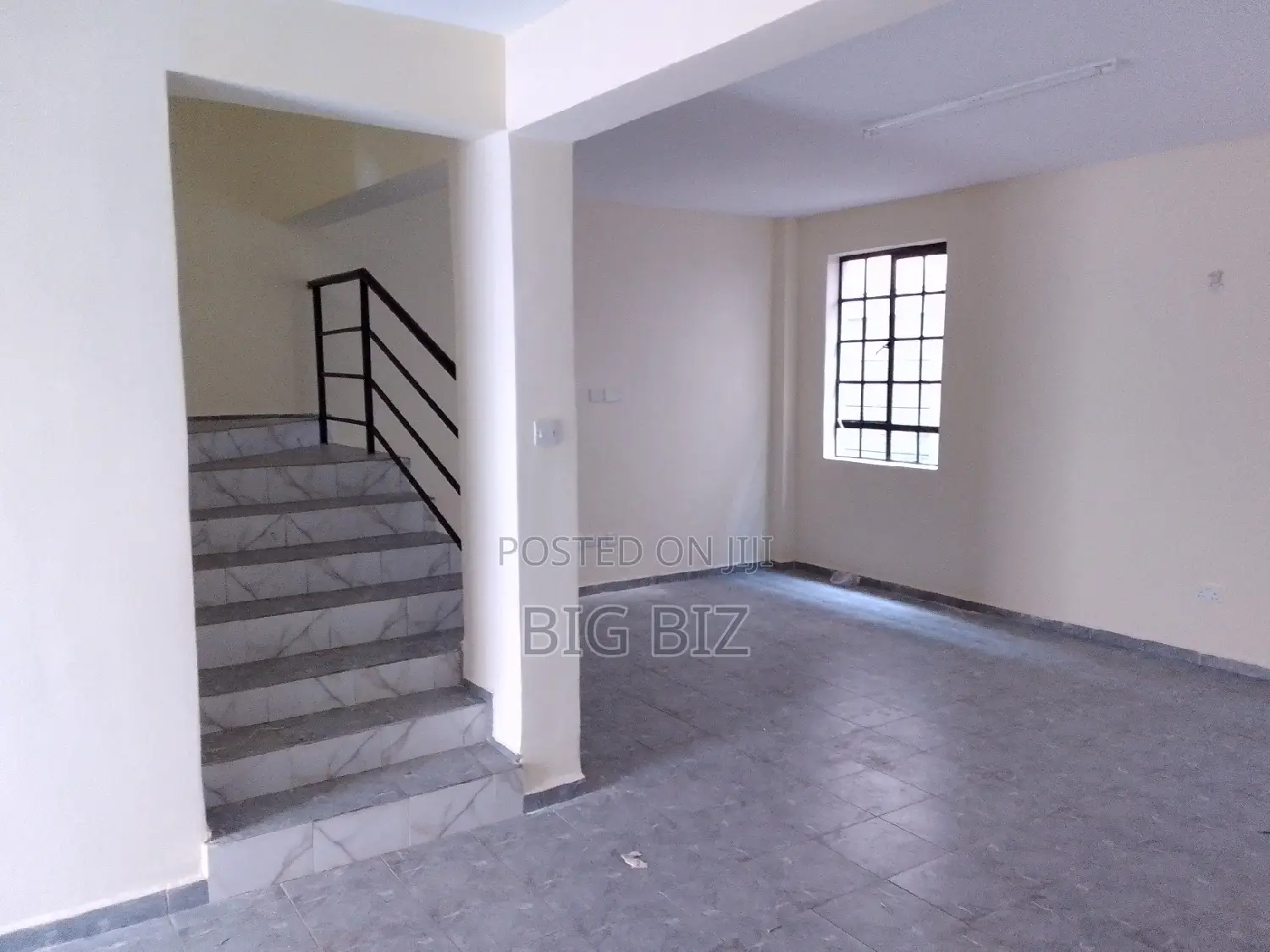Modern 3-bedroom Maisonette in Donholm's prime location in Donholm