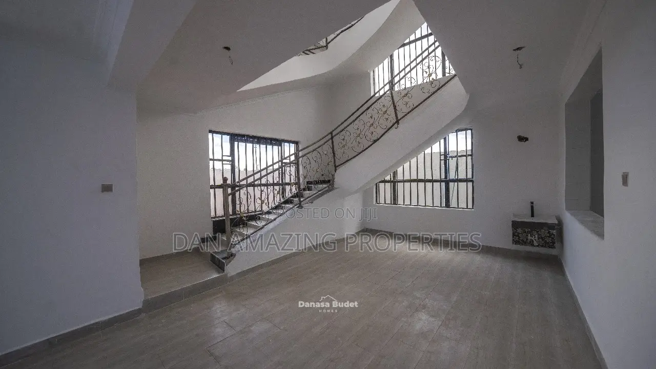 Spacious 4-bedroom Maisonette in Rooftop, Joska for sale in Joska