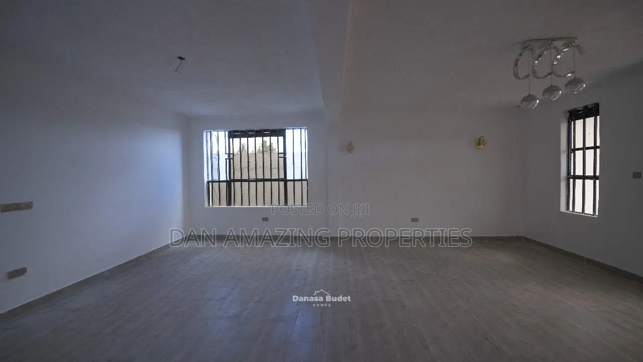 Spacious 4-bedroom Maisonette in Rooftop, Joska for sale in Joska