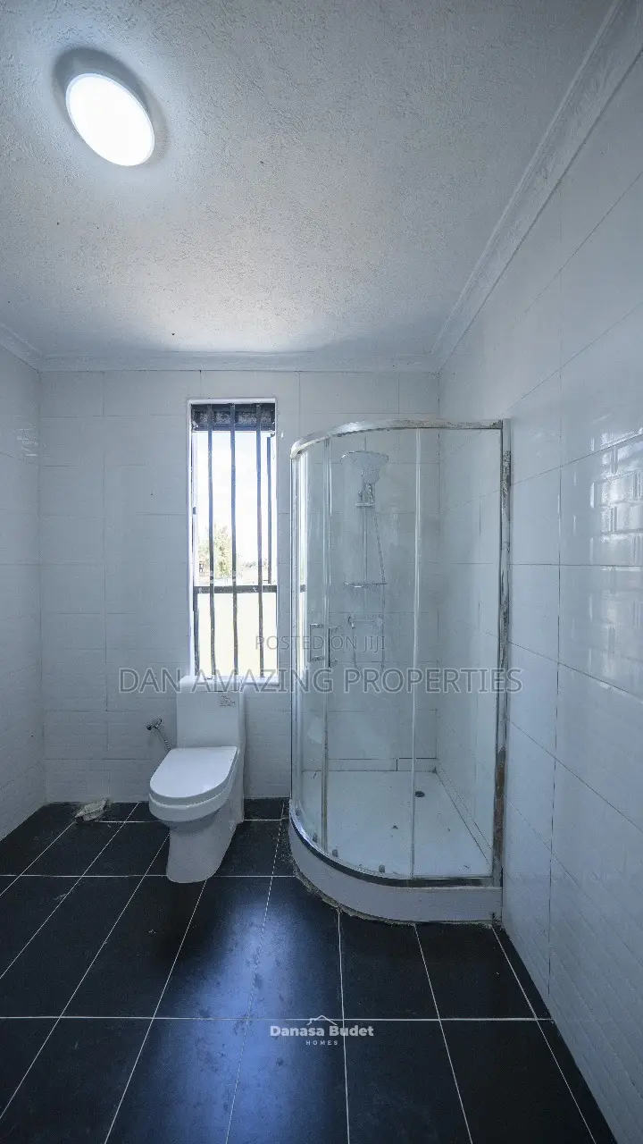 Spacious 4-bedroom Maisonette in Rooftop, Joska for sale in Joska
