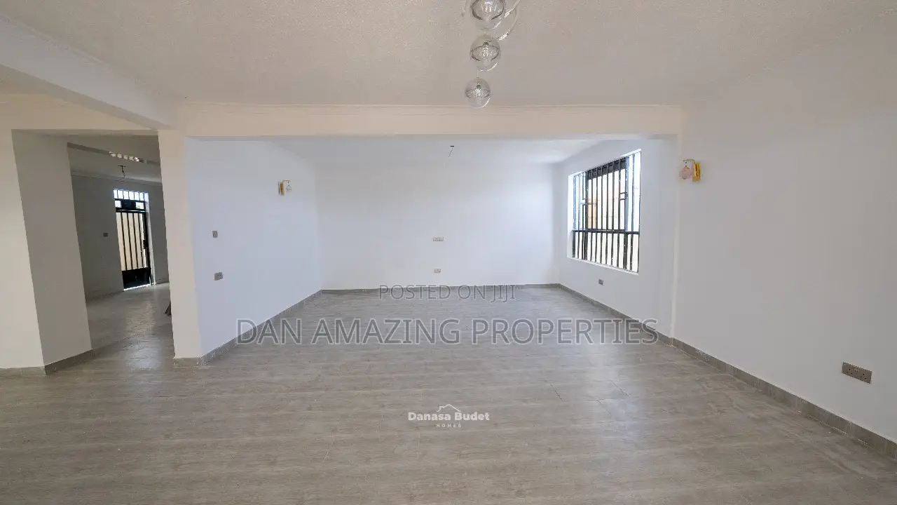 Spacious 4-bedroom Maisonette in Rooftop, Joska for sale in Joska