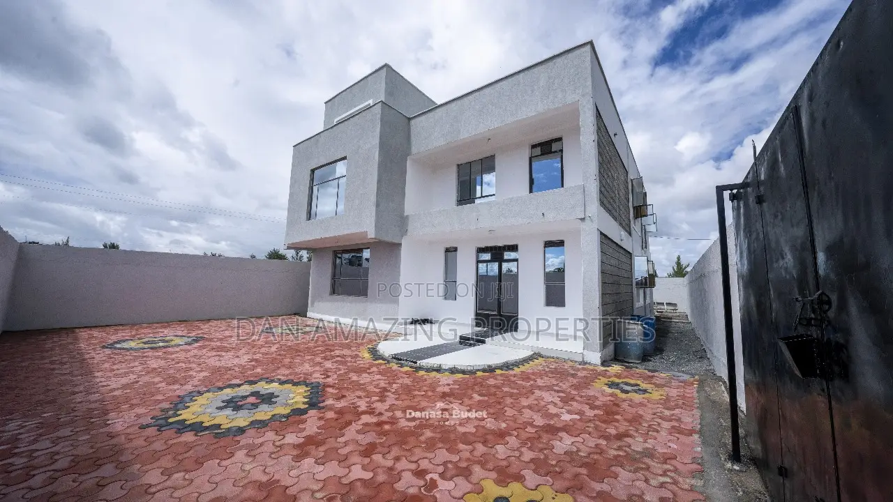Spacious 4-bedroom Maisonette in Rooftop, Joska for sale in Joska