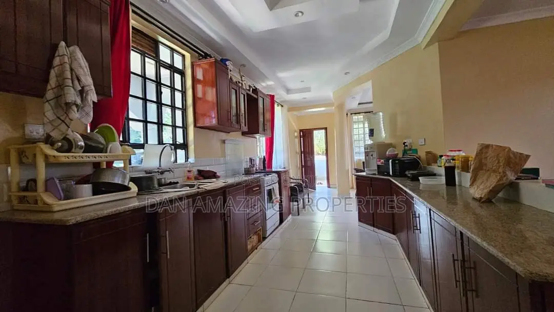 Spacious 5-Bedroom Maisonette on 1/4 Acre in Kerarapon for Sale in Kerarapon