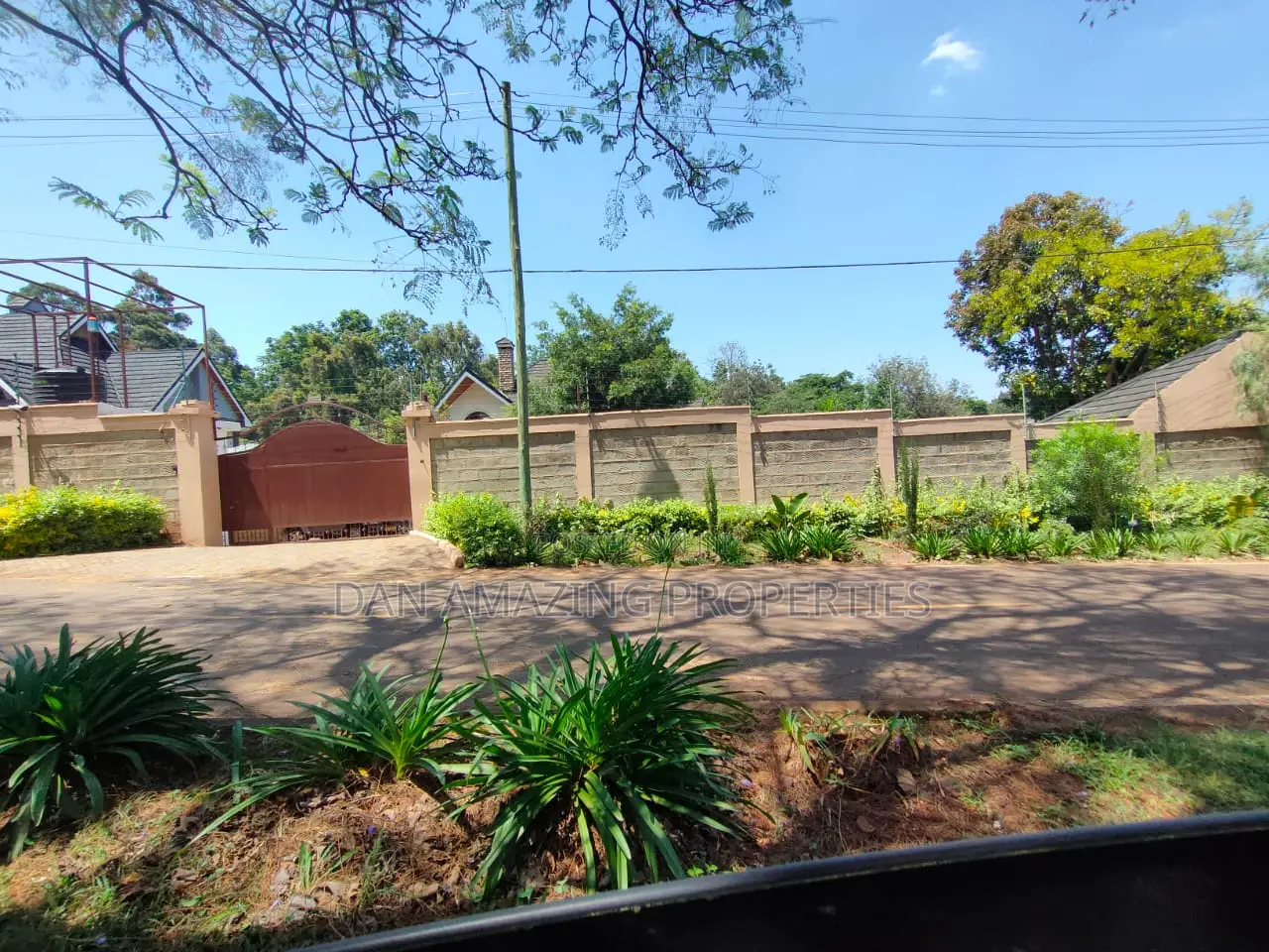 Luxury 5-Bedroom Maisonette with 0.7-Acre Land in Sunder Close, Kitisuru - For Sale in Kitisuru
