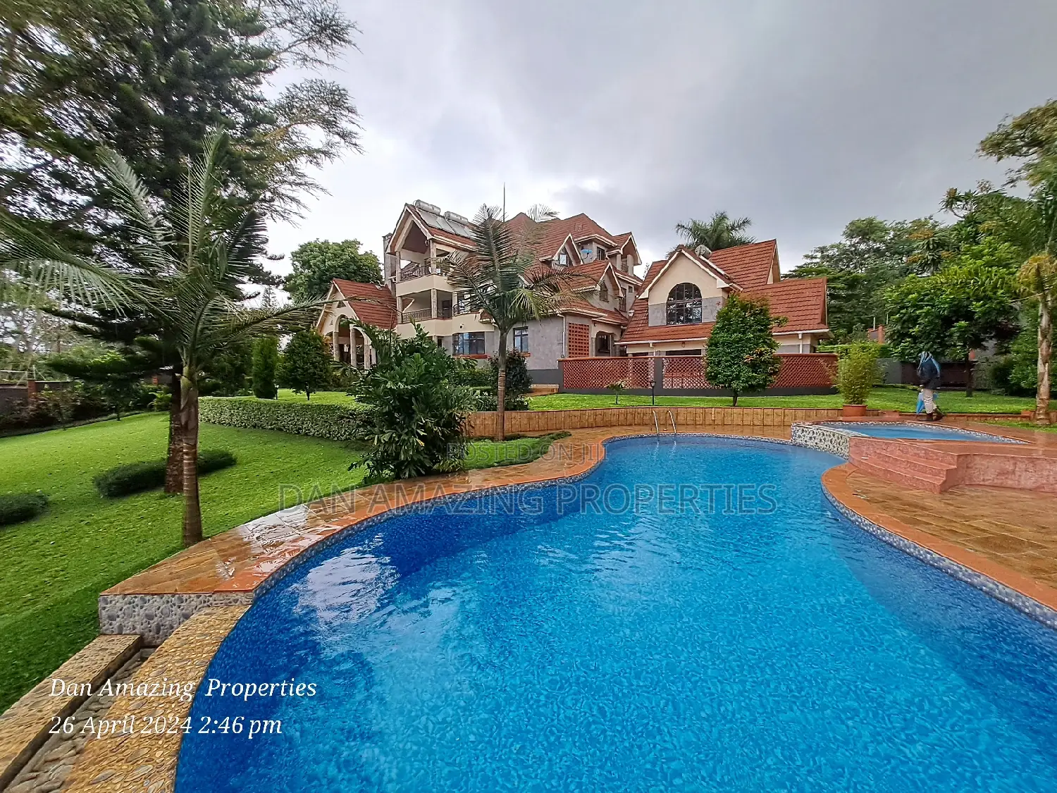 6bdrm Mansion in /On 1 Acre, Runda for sale in Runda