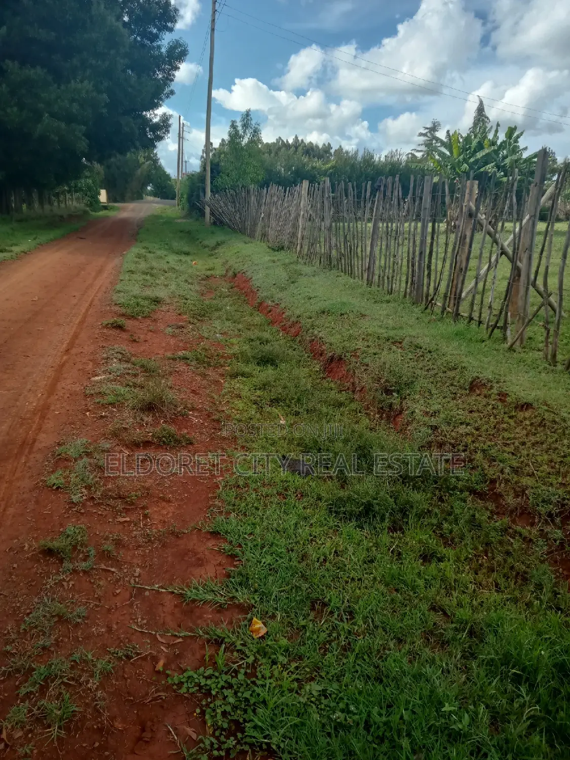 1/4 Kapseret Inder Area 3km From Tarmac in Kapsuswa