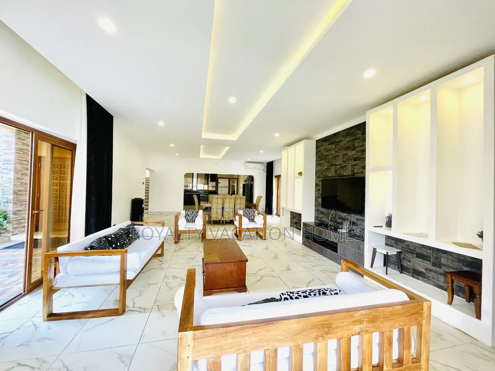 Large 5-Bedroom Villa in Diani Beach - Your Family's Holiday Haven in Ukunda