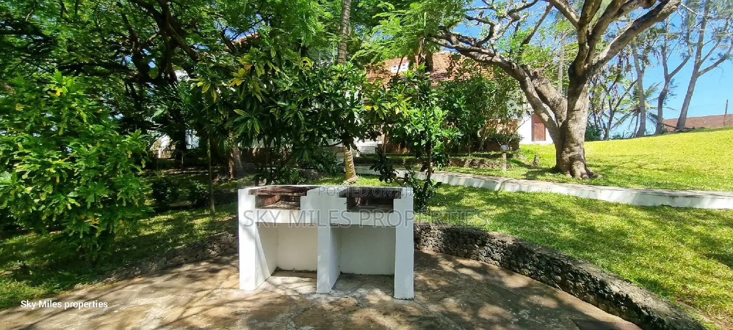 Billionaire, Malindi: 4-Bedroom Villa - Luxury Furnished Home for Sale in Malindi