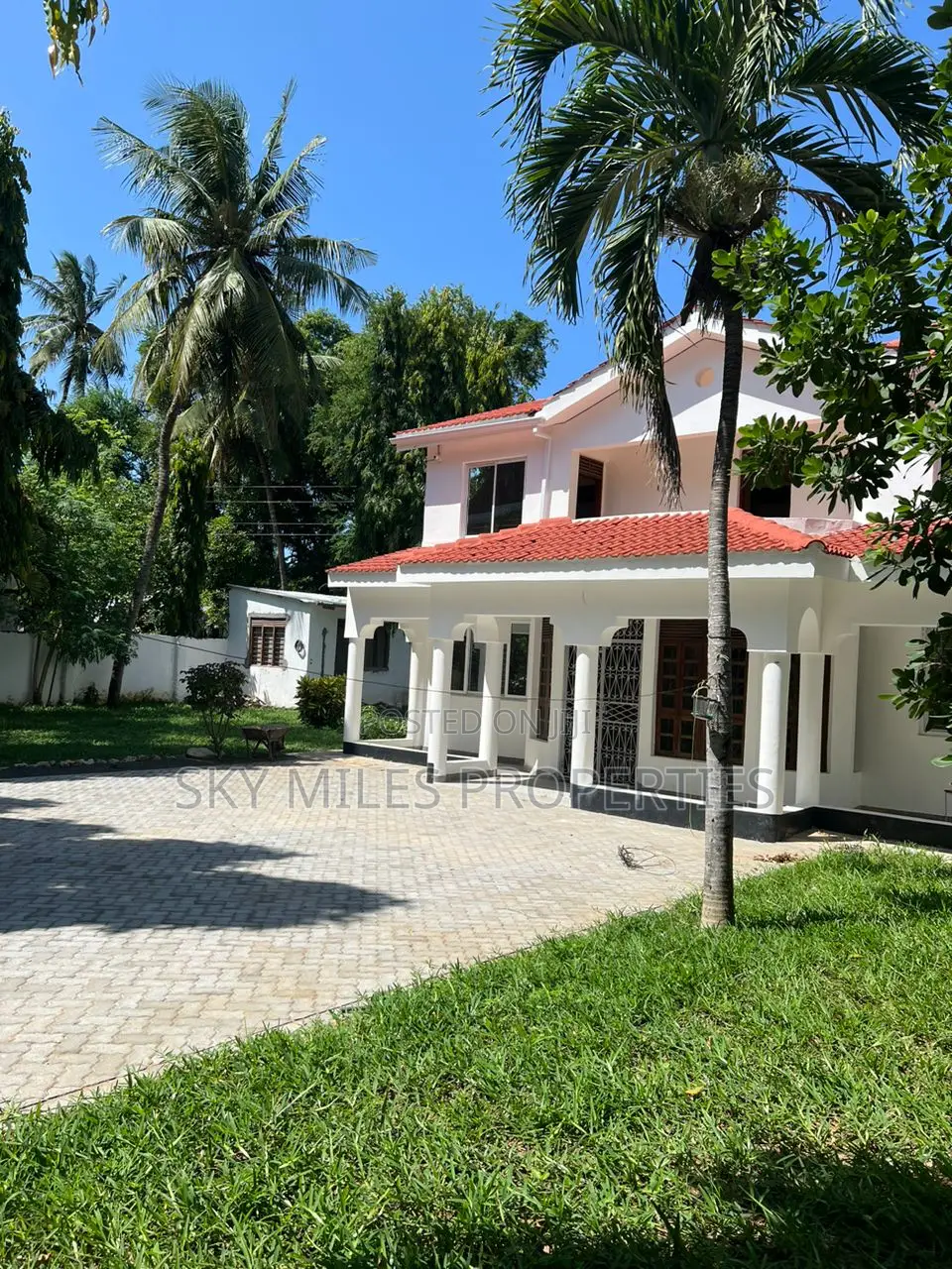 Mtwapa's La-Marina Side: 5 Bedroom Maisonette Up for Grabs in Mtwapa