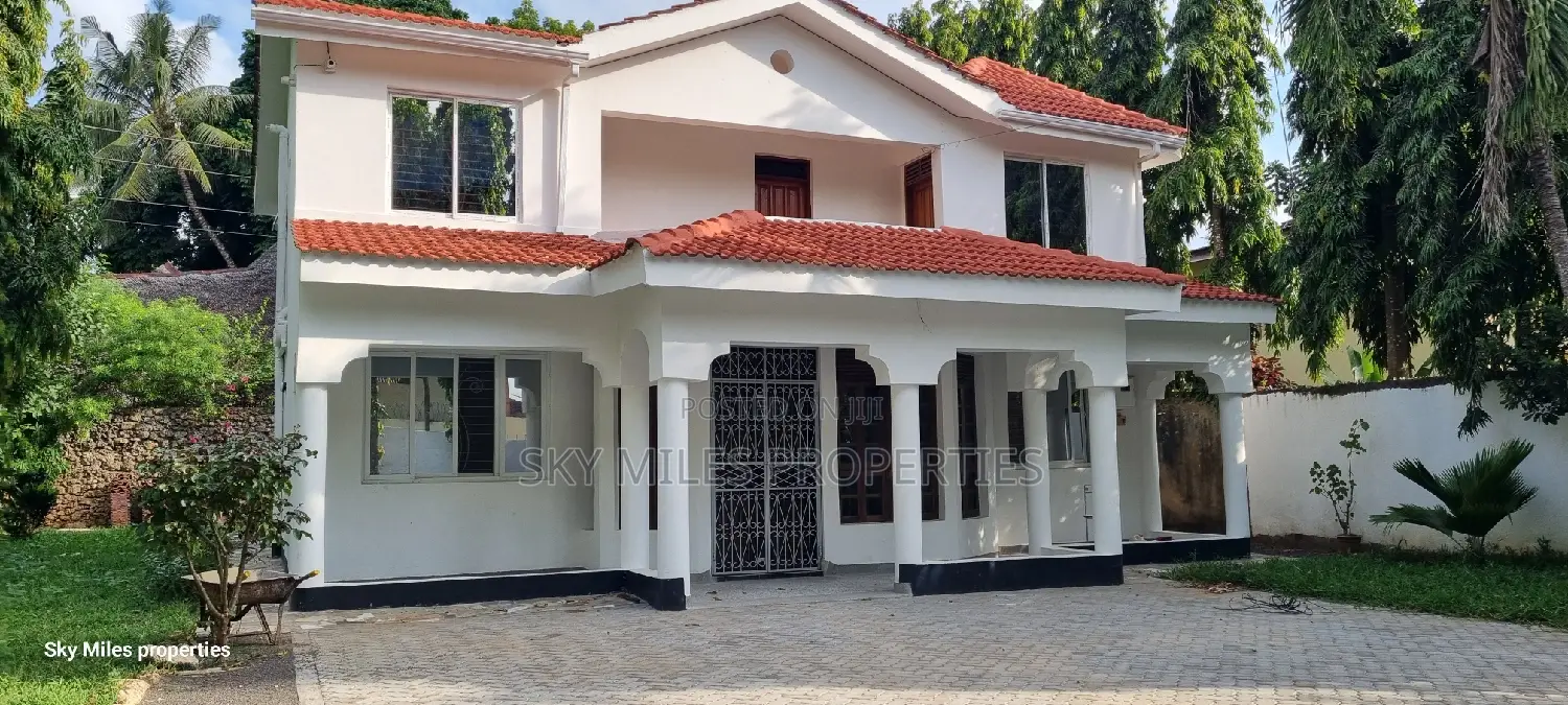Mtwapa's La-Marina Side: 5 Bedroom Maisonette Up for Grabs in Mtwapa